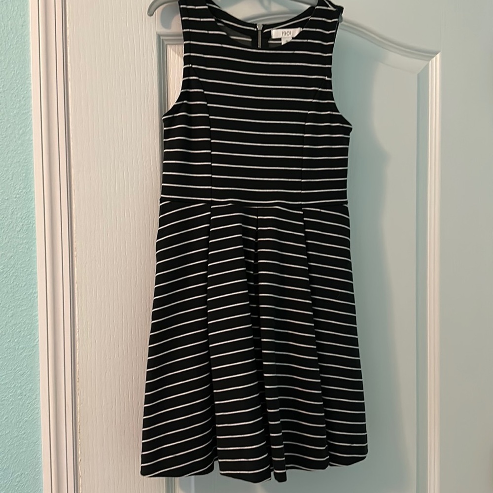 Dress Girls Black & White Stripes Medium 8/10